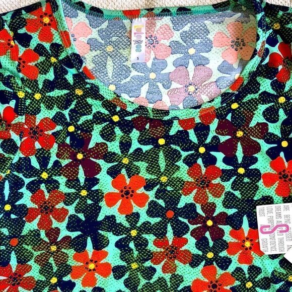 NWT Womens Small LuLaRoe SS Classic T Style TShirt - Picture 2 of 6